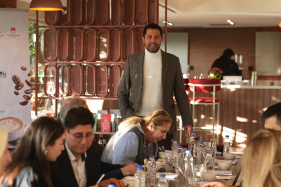 Arabica Coffee House’dan Görme Engelliler İçin Blindlook’la İş Birliği